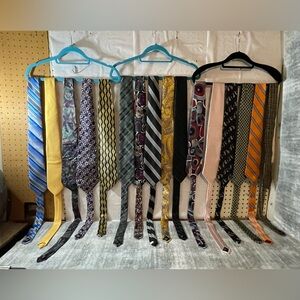 16 Men’s Fancy/Stylish/Multi-Color Ties. Clean and in Great Condition. $15